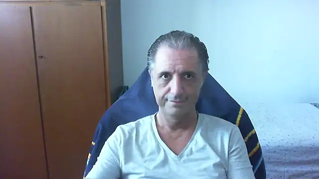 Snapshot of lliuk70mi chatting on 06.03.26 lliuk70mi online show from 06.03.26