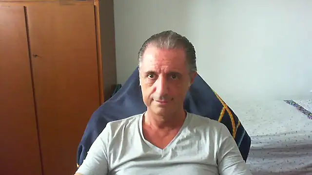 Snapshot of lliuk70mi chatting on 06.04.26 lliuk70mi online show from 06.04.26