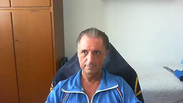 Snapshot of lliuk70mi chatting on 06.07.26 lliuk70mi online show from 06.07.26