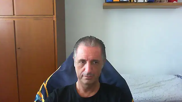 Snapshot of lliuk70mi chatting on 06.11.26 lliuk70mi online show from 06.11.26