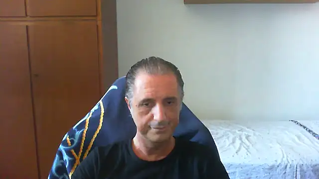 Snapshot of lliuk70mi chatting on 06.17.26 lliuk70mi online show from 06.17.26
