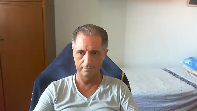 Snapshot of lliuk70mi chatting on 06.27.26 lliuk70mi online show from 06.27.26