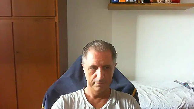 Snapshot of lliuk70mi chatting on 06.27.26 lliuk70mi online show from 06.27.26