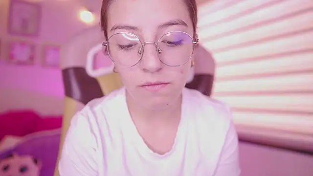 Snapshot of milly_kenner chatting on 02.17.26 milly kenner online show from 02.17.26