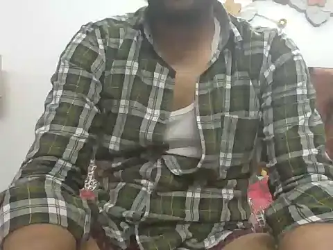 Snapshot of Desiboy_525 chatting on 03.18.25 Desiboy 525 online show from 03.18.25