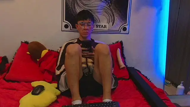 Snapshot of Justyn_Ross chatting on 12.02.25 Justyn Ross online show from 12.02.25