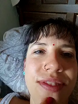 Lyrass online show from 12.17.25