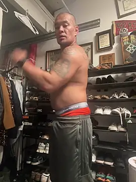 EatMyCake831 online show from 09.25.25