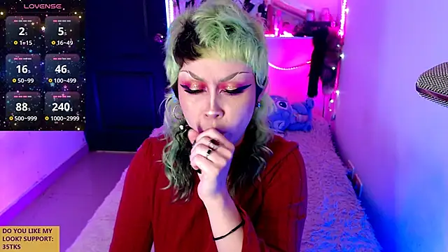 Snapshot of rosse_ivy chatting on 12.16.24 rosse ivy online show from 12.16.24