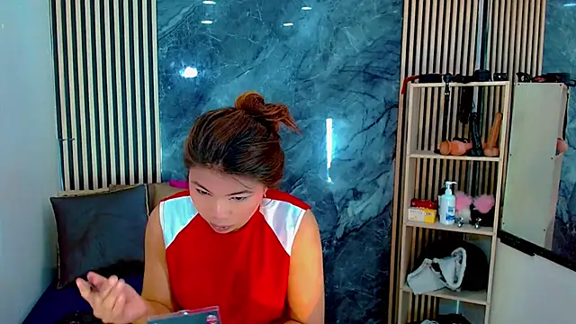 Snapshot of Isalombardi chatting on 11.11.25 Isalombardi online show from 11.11.25