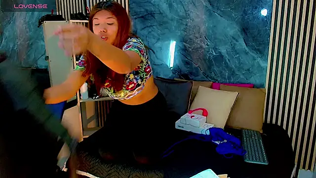 Snapshot of Isalombardi chatting on 11.12.25 Isalombardi online show from 11.12.25