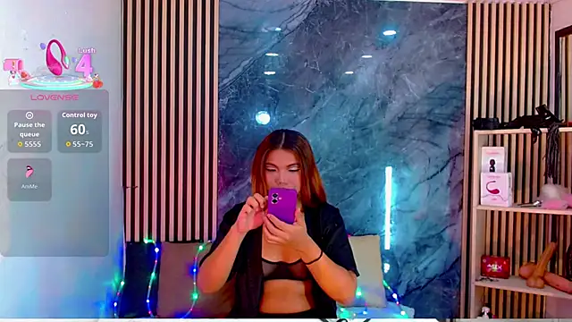 Snapshot of Isalombardi chatting on 11.28.25 Isalombardi online show from 11.28.25