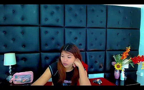 Snapshot of Isalombardi chatting on 04.18.26 Isalombardi online show from 04.18.26