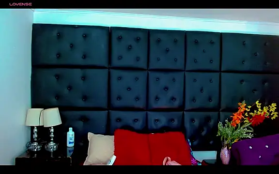 Snapshot of Isalombardi chatting on 04.28.26 Isalombardi online show from 04.28.26