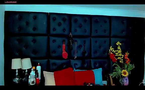 Snapshot of Isalombardi chatting on 05.17.26 Isalombardi online show from 05.17.26
