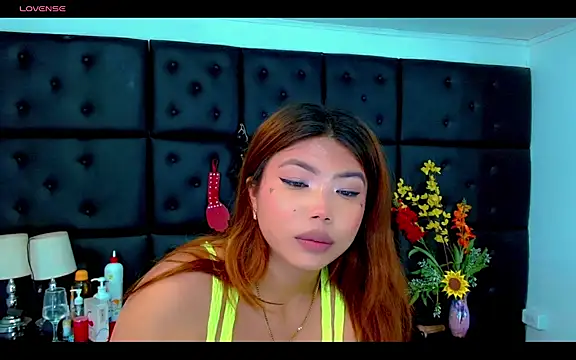 Snapshot of Isalombardi chatting on 05.17.26 Isalombardi online show from 05.17.26