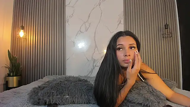 Snapshot of caliope_coralki chatting on 02.15.25 caliope coralki online show from 02.15.25
