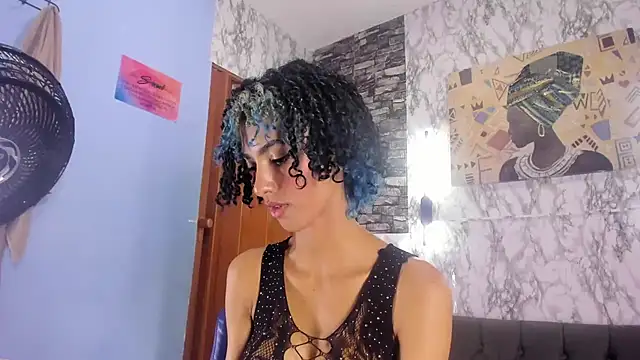 Snapshot of Queen_Cuarxxo chatting on 02.01.25 Queen Cuarxxo online show from 02.01.25