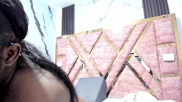 mia alvares online show from 11.12.25