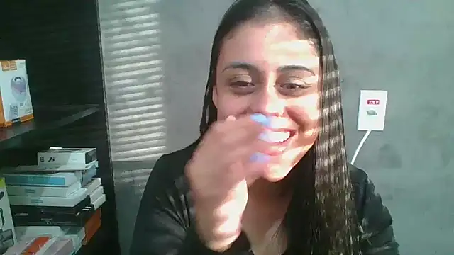 Snapshot of amorinha99 chatting on 05.13.26 amorinha99 online show from 05.13.26