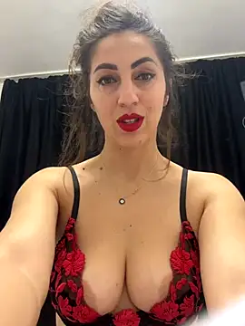 EmaSkyes online show from 11.29.25