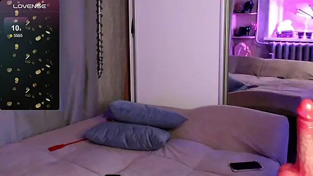 Carrie Moonshine online show from 02.26.25