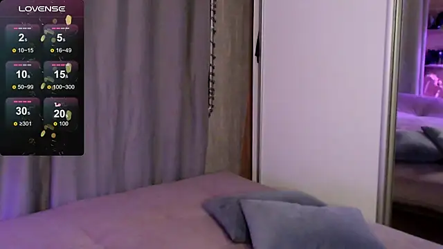 Carrie Moonshine online show from 03.04.25