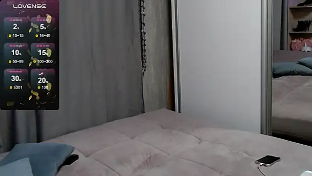 Carrie Moonshine online show from 03.11.25