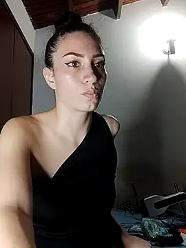 aurelialux online show from 02.19.25