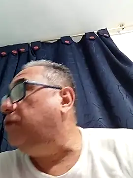 Snapshot of MATTHEW_MRANDA chatting on 10.08.25 MATTHEW MRANDA online show from 10.08.25