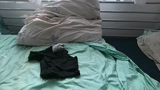 Snapshot of krissraw chatting on 01.10.25 krissraw online show from 01.10.25