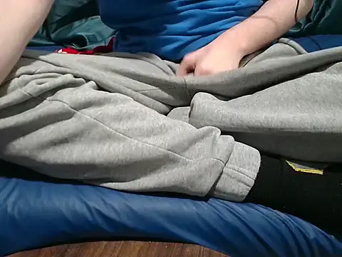 Snapshot of krissraw chatting on 10.18.25 krissraw online show from 10.18.25