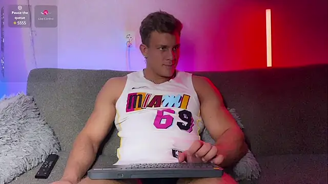 Snapshot of Adam_misti chatting on 02.03.25 Adam misti online show from 02.03.25