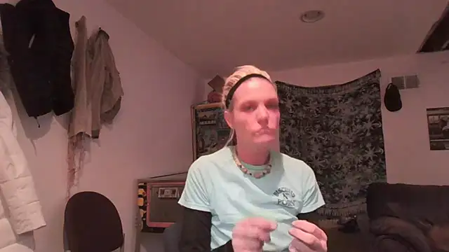 Snapshot of AddieAssets chatting on 12.08.24 AddieAssets online show from 12.08.24