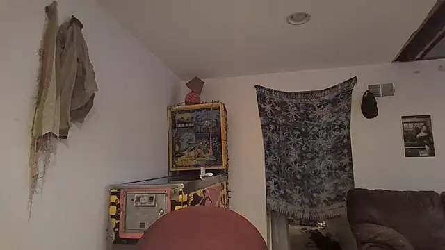 Snapshot of AddieAssets chatting on 12.09.24 AddieAssets online show from 12.09.24