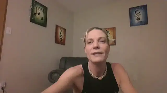 Snapshot of AddieAssets chatting on 12.19.24 AddieAssets online show from 12.19.24