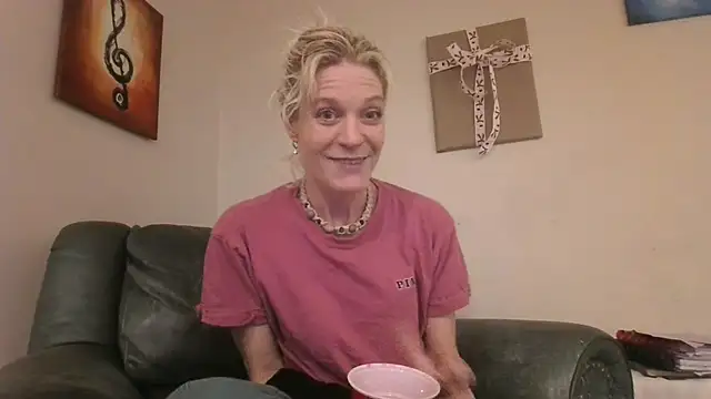 Snapshot of AddieAssets chatting on 12.28.24 AddieAssets online show from 12.28.24