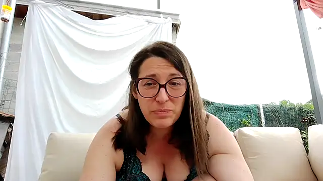 Snapshot of bella-louva chatting on 06.02.26 bella-louva online show from 06.02.26
