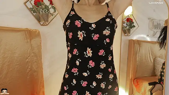 Snapshot of _Rouse_v chatting on 05.25.26 Rouse v online show from 05.25.26