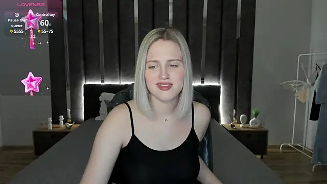 Snapshot of _Sarah_Soul_ chatting on 01.22.25 Sarah Soul online show from 01.22.25