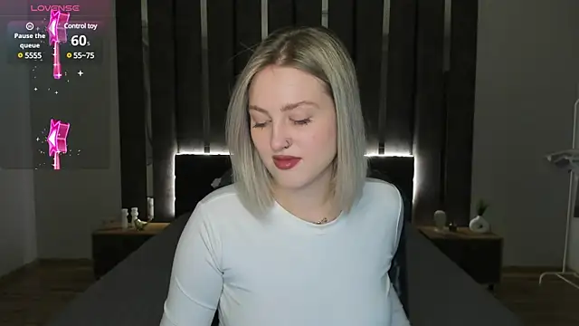 Snapshot of _Sarah_Soul_ chatting on 02.01.25 Sarah Soul online show from 02.01.25