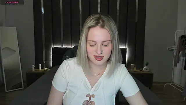 Snapshot of _Sarah_Soul_ chatting on 02.05.25 Sarah Soul online show from 02.05.25