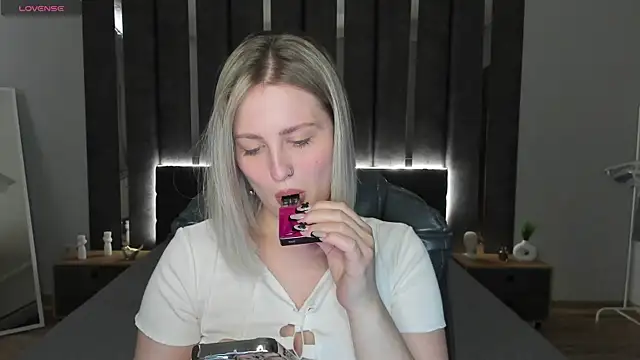 Snapshot of _Sarah_Soul_ chatting on 02.05.25 Sarah Soul online show from 02.05.25