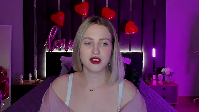 Snapshot of _Sarah_Soul_ chatting on 02.15.25 Sarah Soul online show from 02.15.25