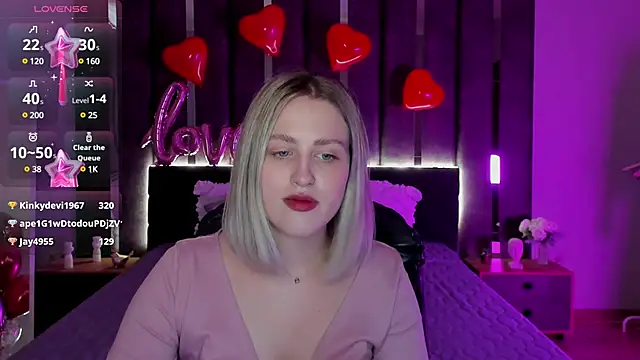 Snapshot of _Sarah_Soul_ chatting on 02.15.25 Sarah Soul online show from 02.15.25