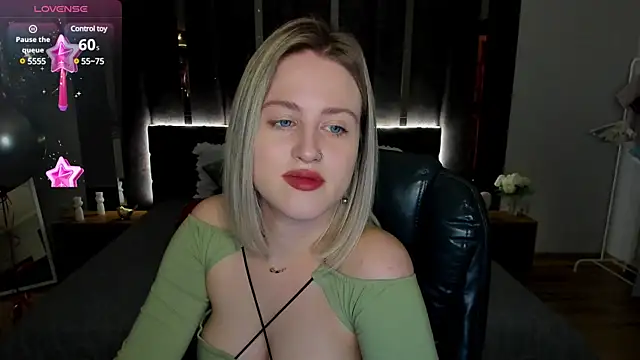 Snapshot of _Sarah_Soul_ chatting on 02.27.25 Sarah Soul online show from 02.27.25