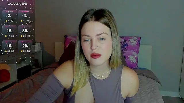 Snapshot of _Sarah_Soul_ chatting on 09.25.25 Sarah Soul online show from 09.25.25