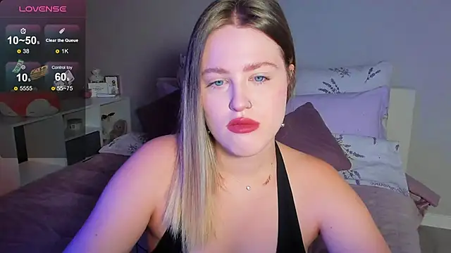 Snapshot of _Sarah_Soul_ chatting on 10.24.25 Sarah Soul online show from 10.24.25