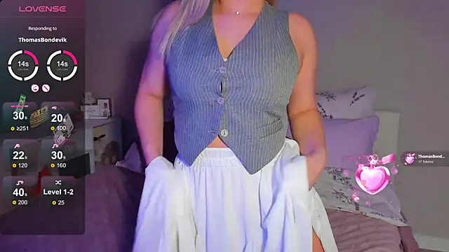 Snapshot of _Sarah_Soul_ chatting on 10.26.25 Sarah Soul online show from 10.26.25