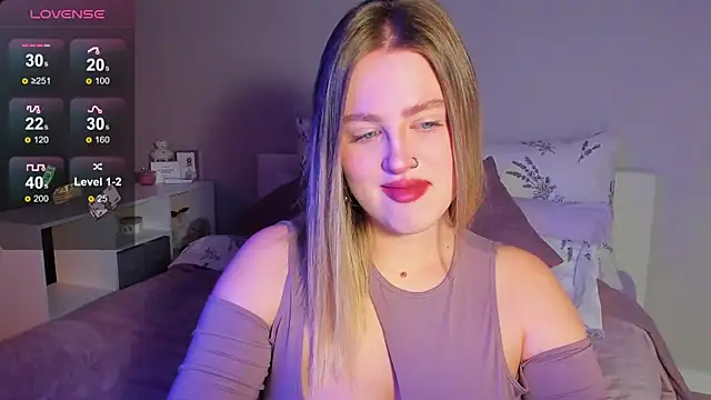 Snapshot of _Sarah_Soul_ chatting on 10.27.25 Sarah Soul online show from 10.27.25